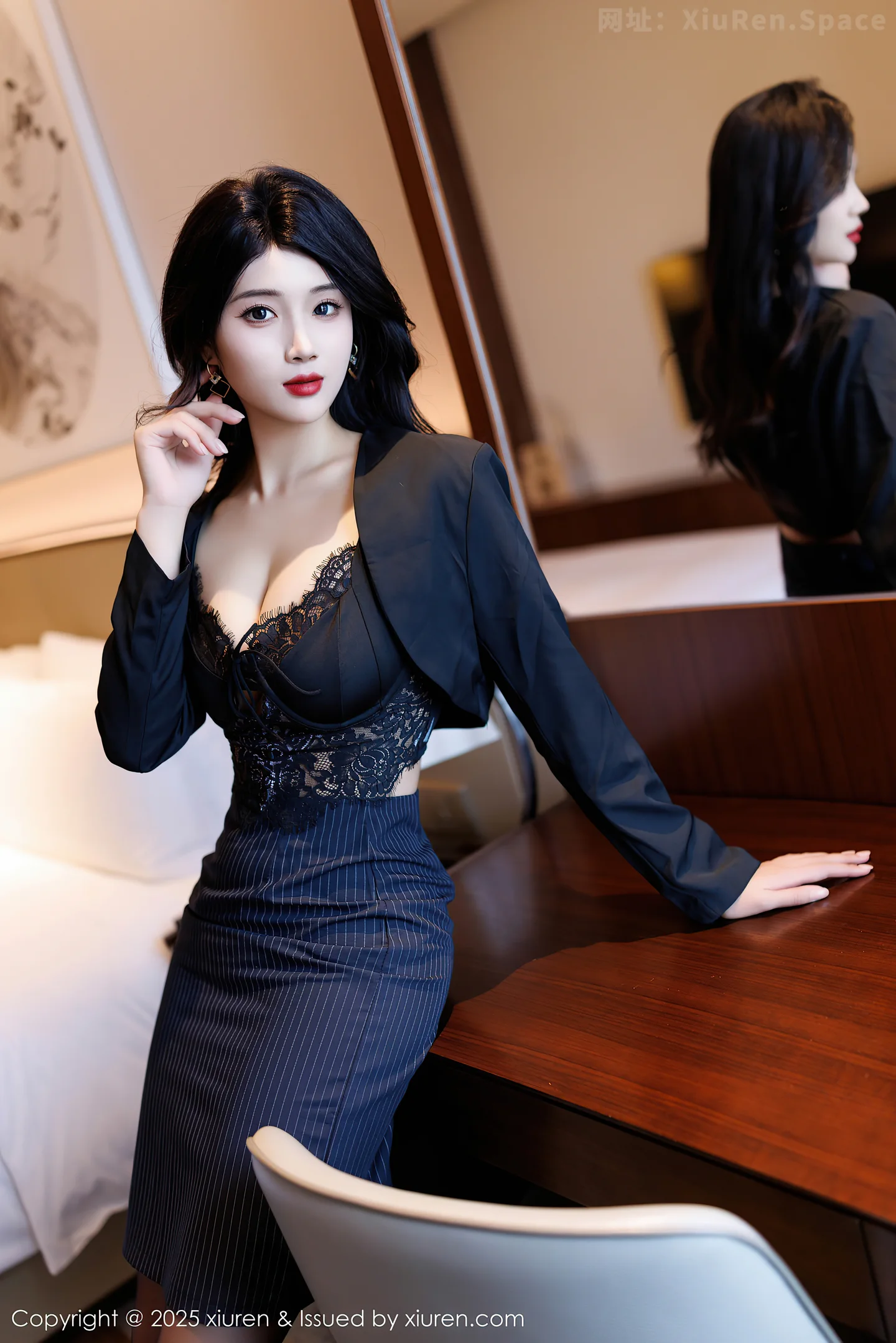 图片[4]-[XiuRen秀人网] VOL.9728 模特南乔性感黑色蕾丝内衣+红色比基尼秀柔美身姿完美诱惑写真90P-秀人网官方网站